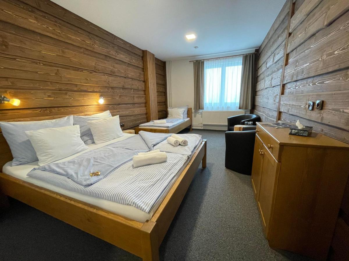 Hotel Kristian Kubova Huť 외부 사진