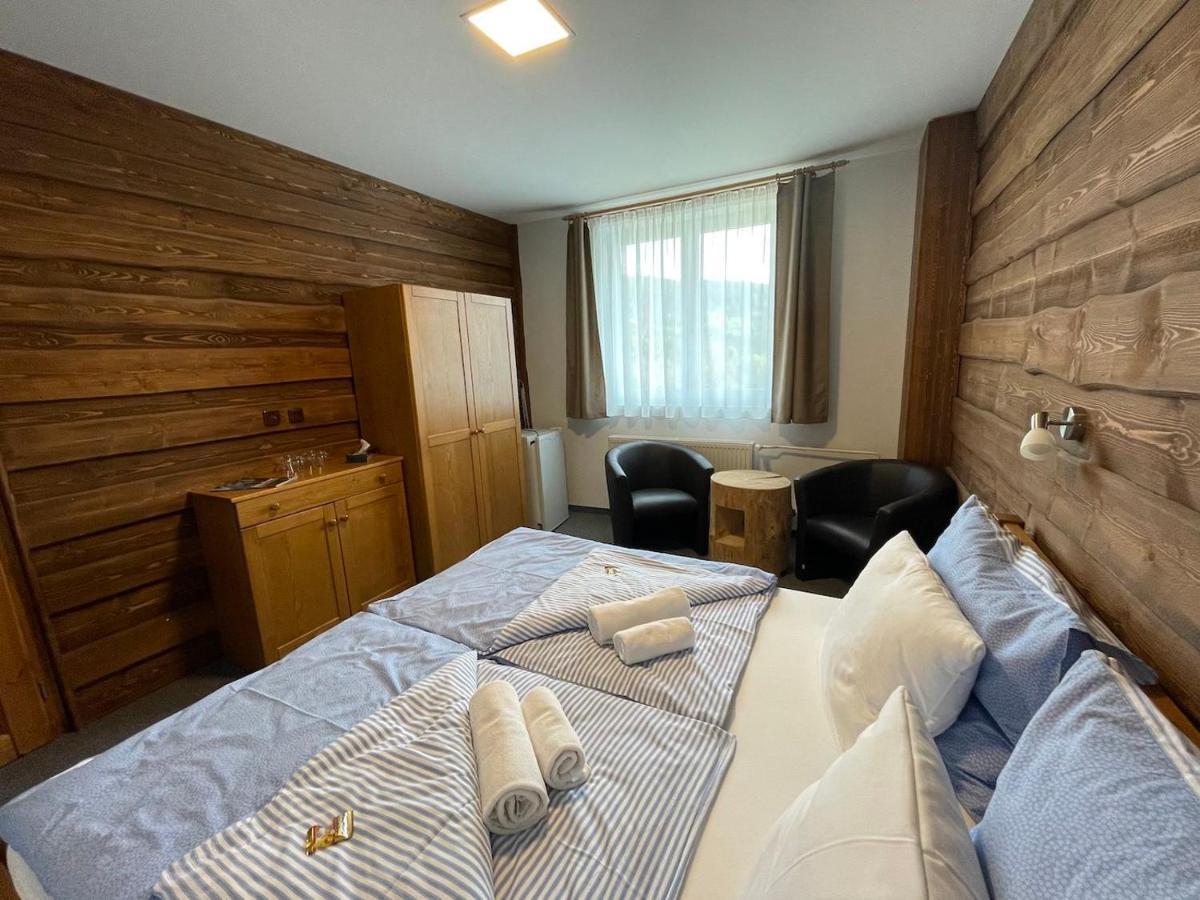 Hotel Kristian Kubova Huť 외부 사진